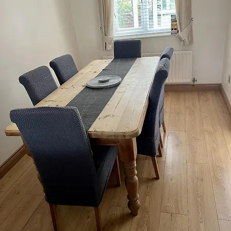 Cosy 3 Bed Detached House *