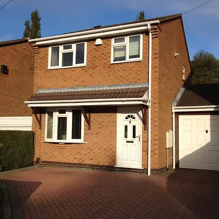 Holiday home Cosy 3 Bed Detached House Birmingham